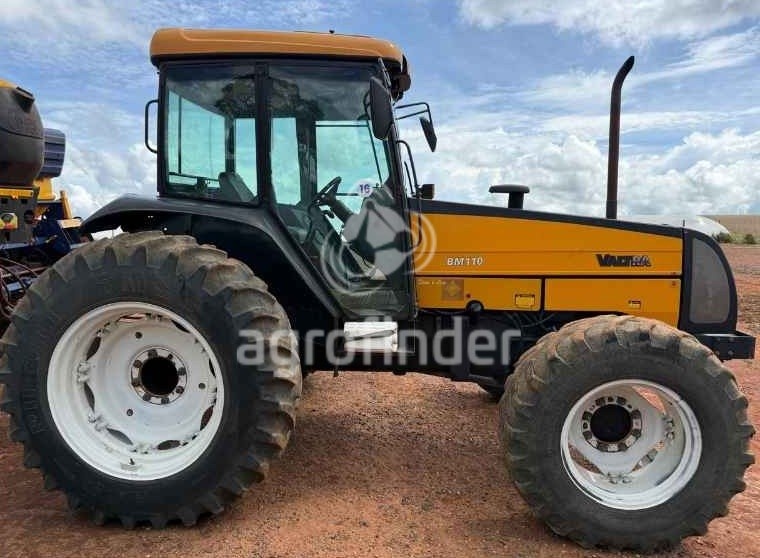 Trator Valtra BM 110 ano 2003 - BM 110 - Máquinas Agrícolas