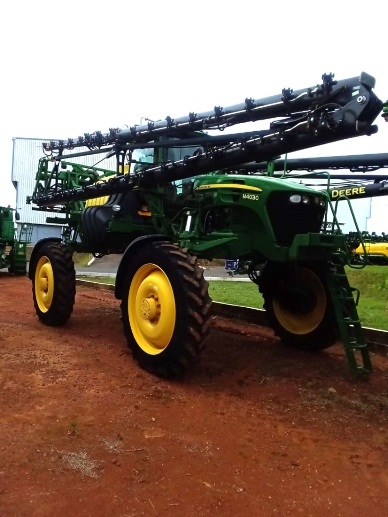 Pulverizador Autopropelido John Deere M4030 ano 2019