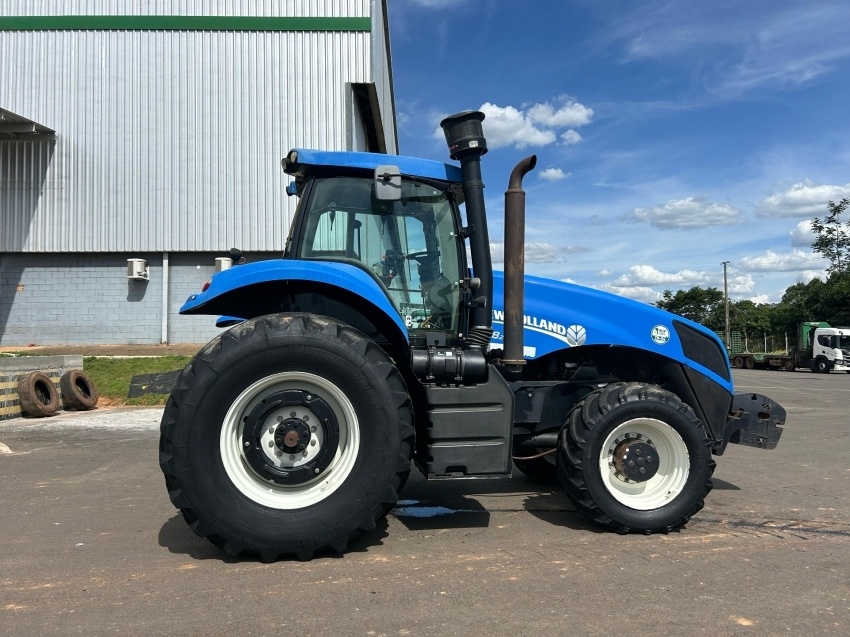 Trator New Holland T8.270 ano 2013