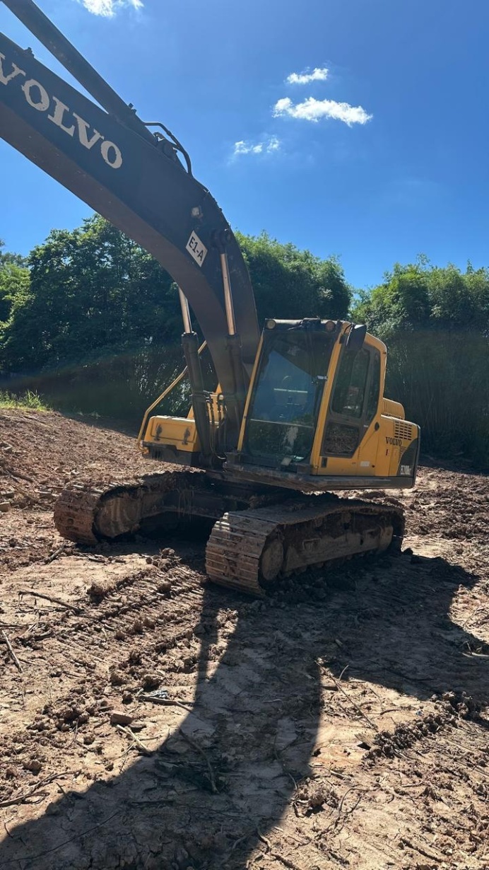 Escavadeira Volvo EC210BLC ano 2013