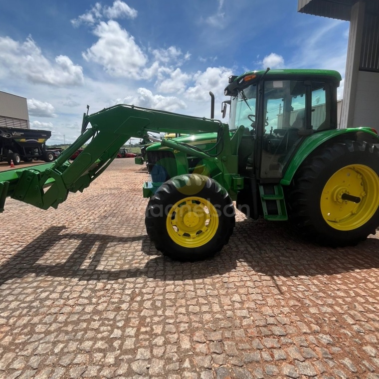 Trator John Deere 6125 J ano 2011