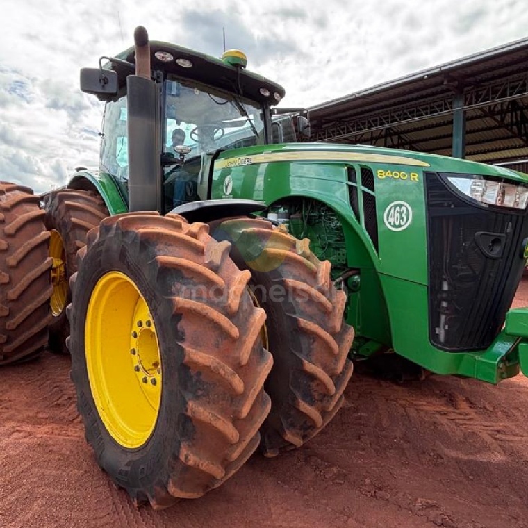 Trator John Deere 8400R ano 2022