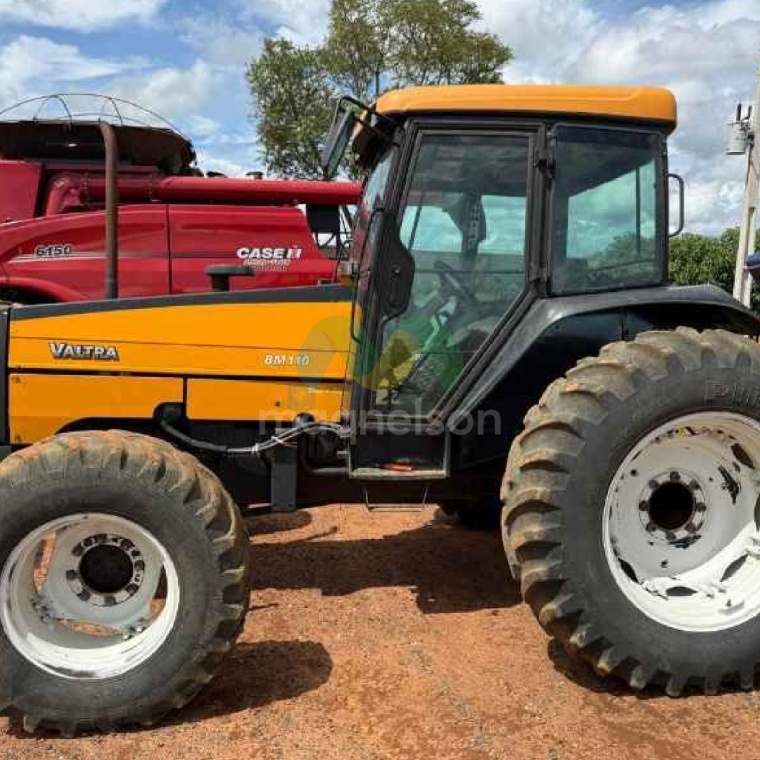 Trator Valtra BM 110 ano 2003