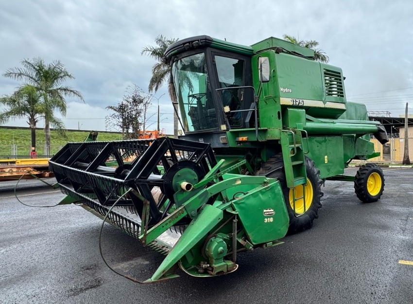Colheitadeira John Deere 1175 Hydro ano 2000
