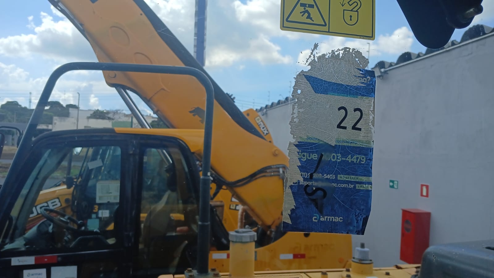 Escavadeira Hyundai R140LC-9 ano 2022 - R140LC-9 - Máquinas de Linha Amarela