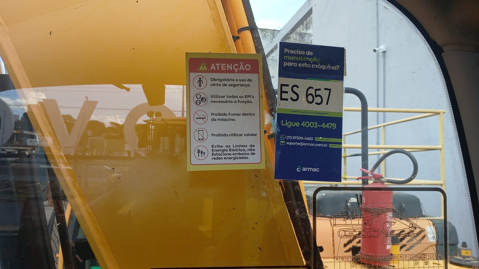Escavadeira JCB JS220 LR ano 2022