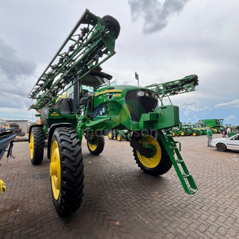 Pulverizador Autopropelido John Deere M4030 ano 2019