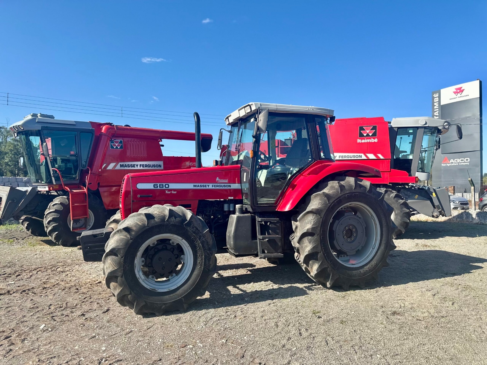 Trator Massey Ferguson MF 680 ano 2003