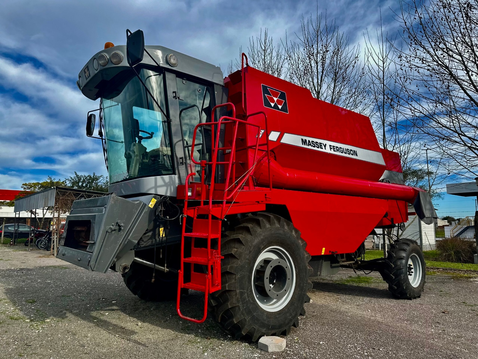 Colheitadeira Massey Ferguson MF32 ano 2008