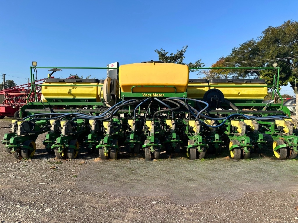 Plantadeira John Deere 2115 ano 2014