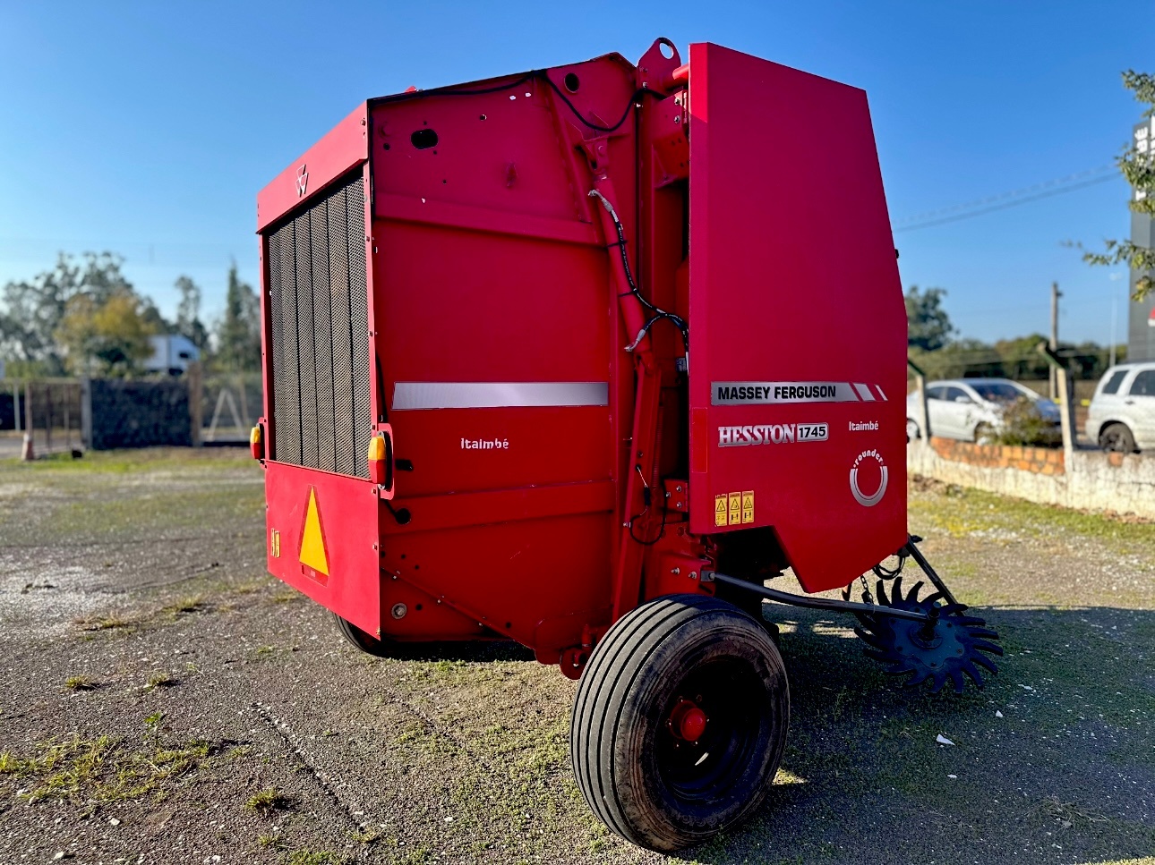 Enfardadeira Massey Ferguson MF 1745 ano 2013