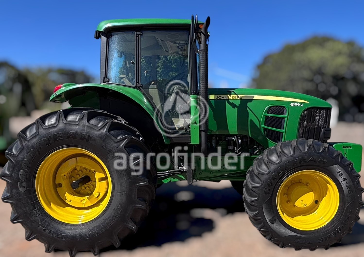 Trator John Deere 6180J ano 2015