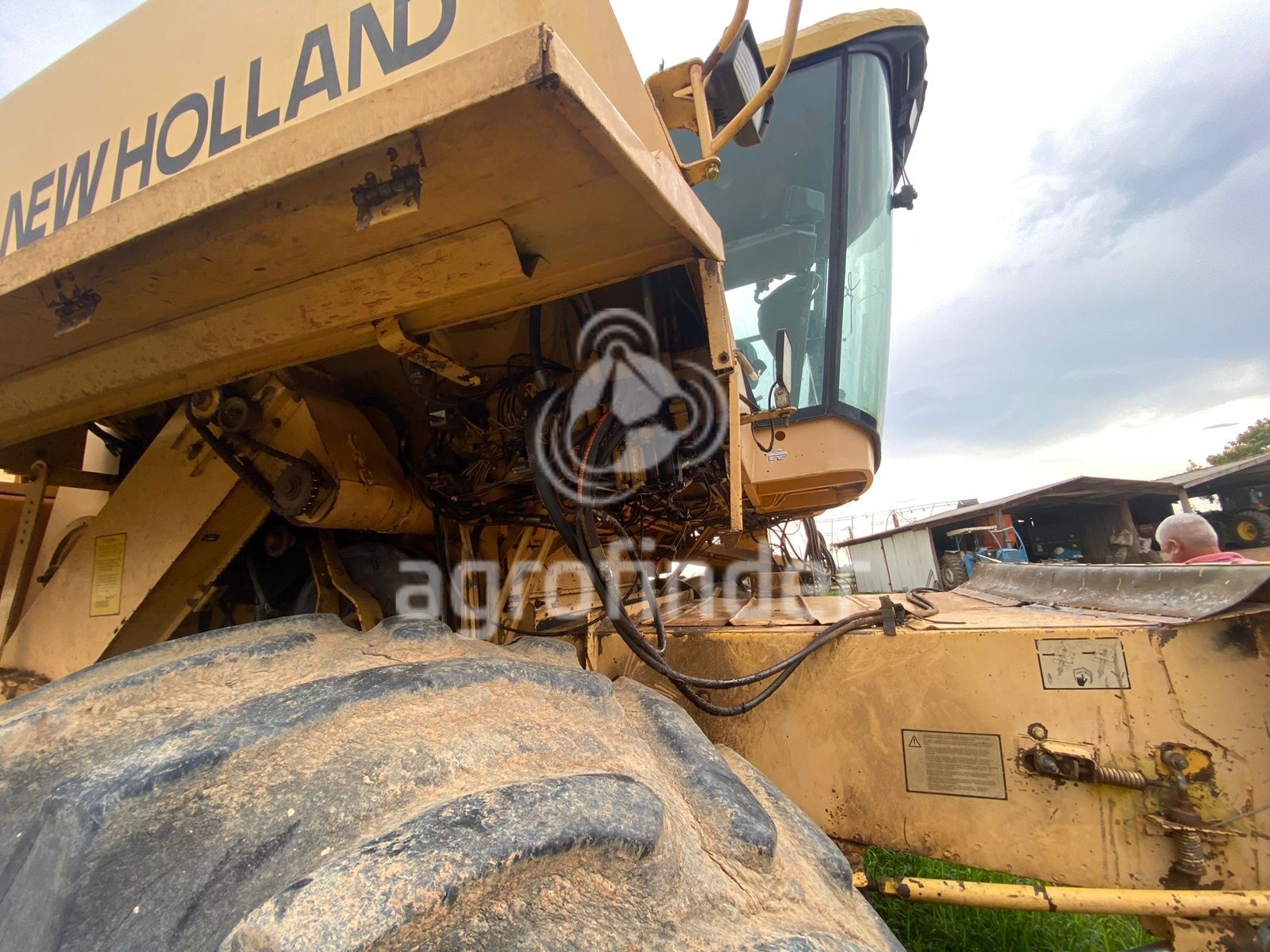 Colheitadeira New Holland TC 59 ano 2003
