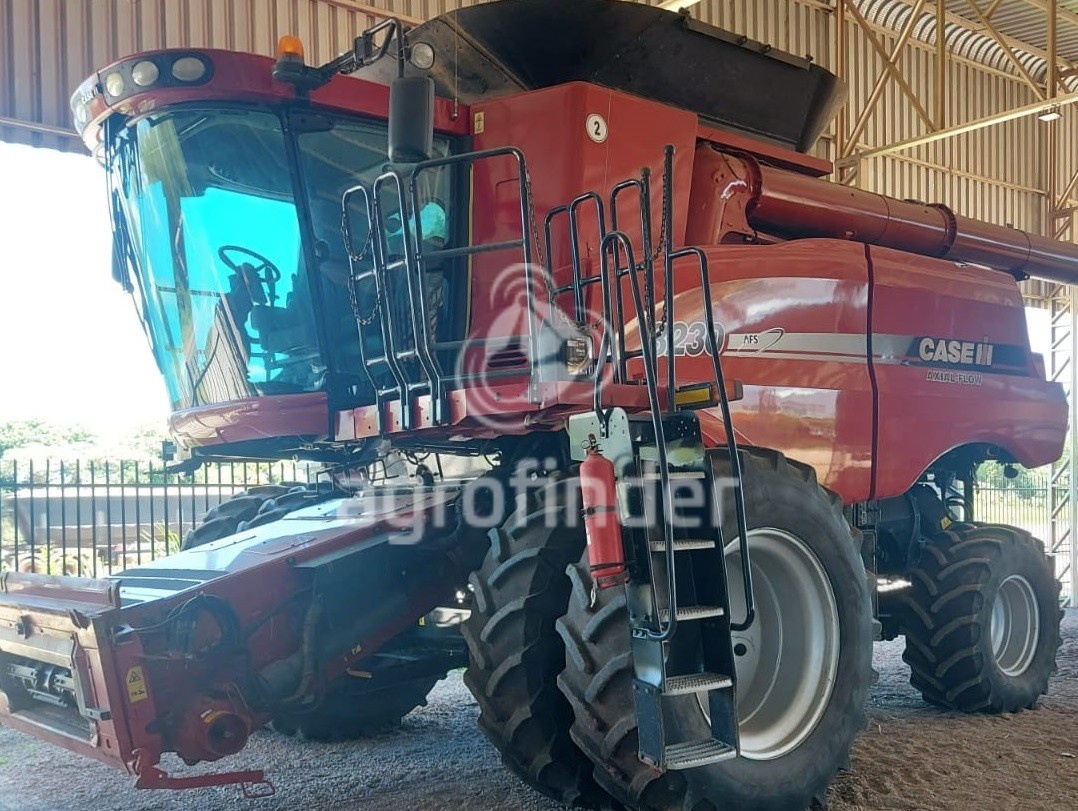 Colheitadeira Case IH Axial-Flow  8230 ano 2013
