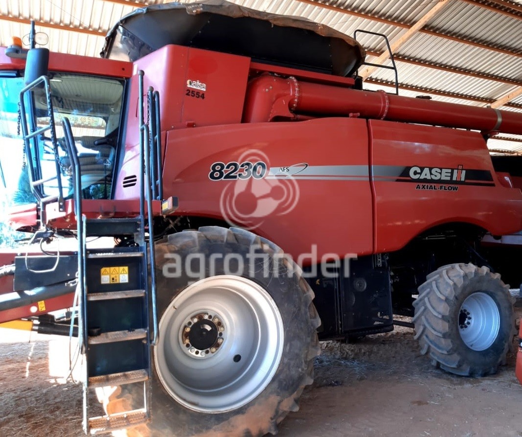 Colheitadeira Case IH Axial-Flow  8230 ano 2013