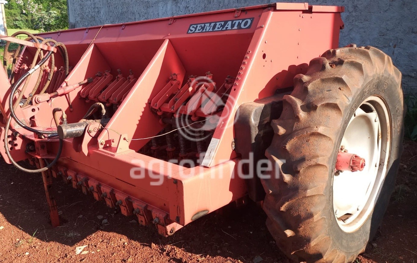 Plantadeira Semeato TD 300 ano 2004 - TD 300 - Implementos para Plantio