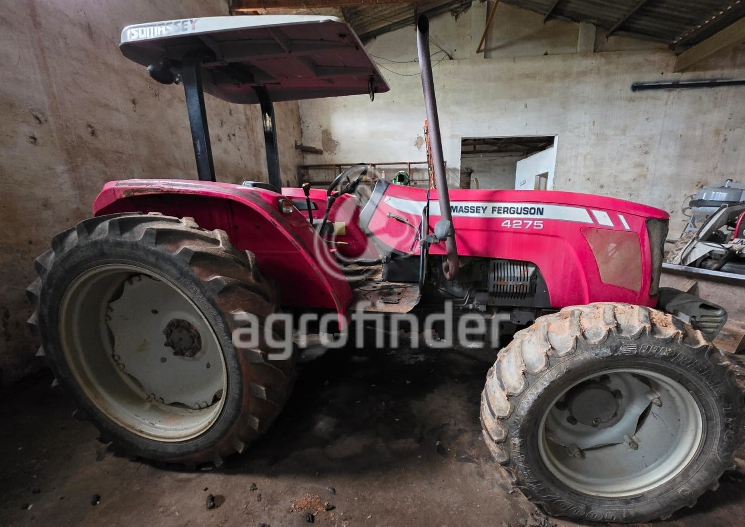 Trator Massey Ferguson MF 4275 ano 2014