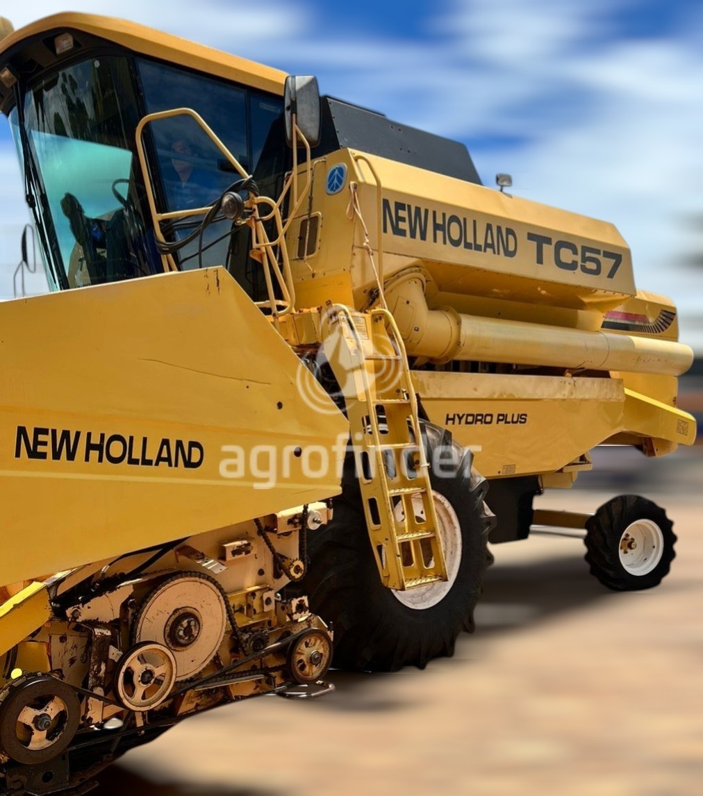 Colheitadeira New Holland TC 57 ano 2000 - TC 57 - Máquinas Agrícolas