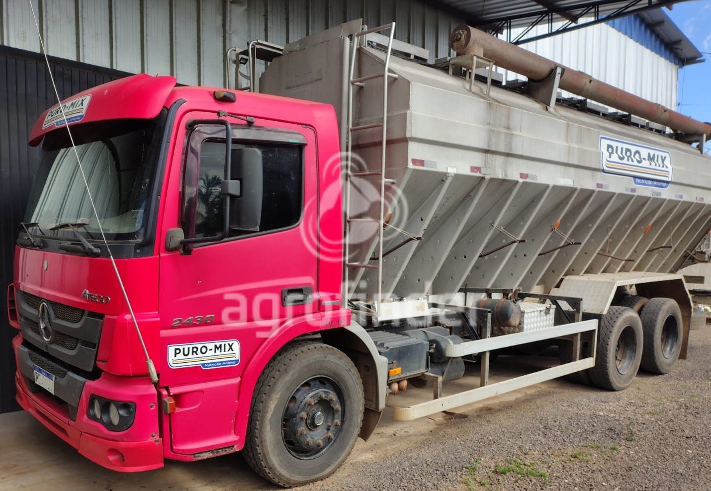 Caminhão Mercedes Benz Atego 2430 ano 2014