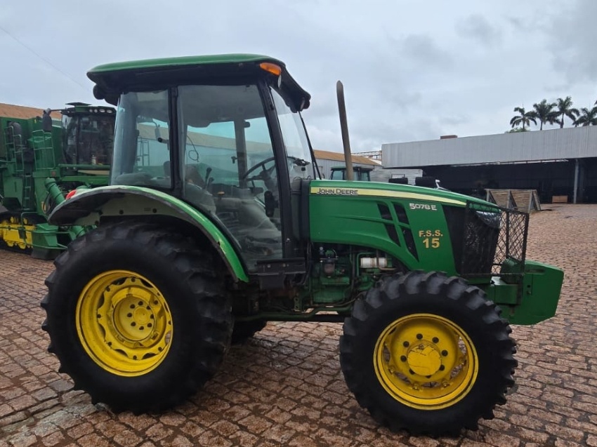 Trator John Deere 5078 E ano 2020