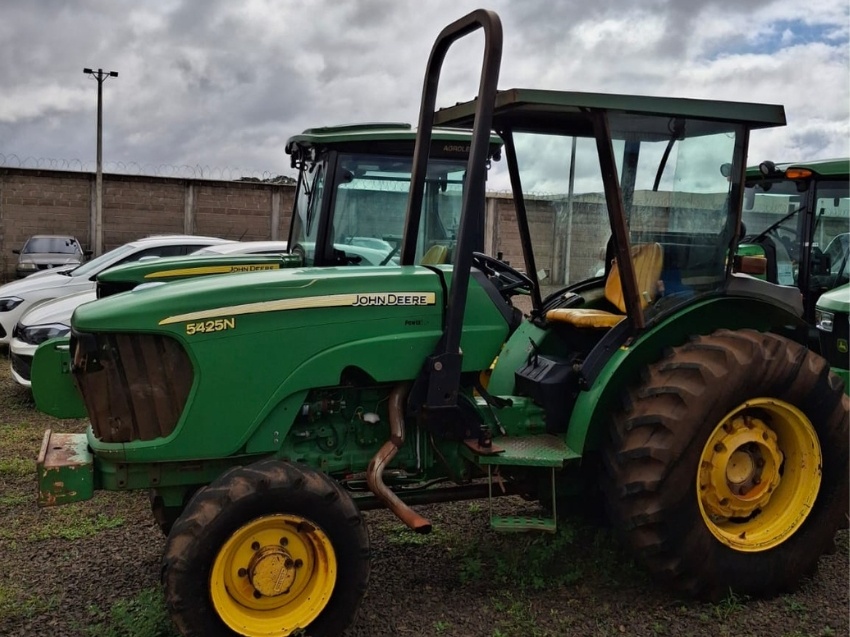 Trator John Deere 5425N ano 2010