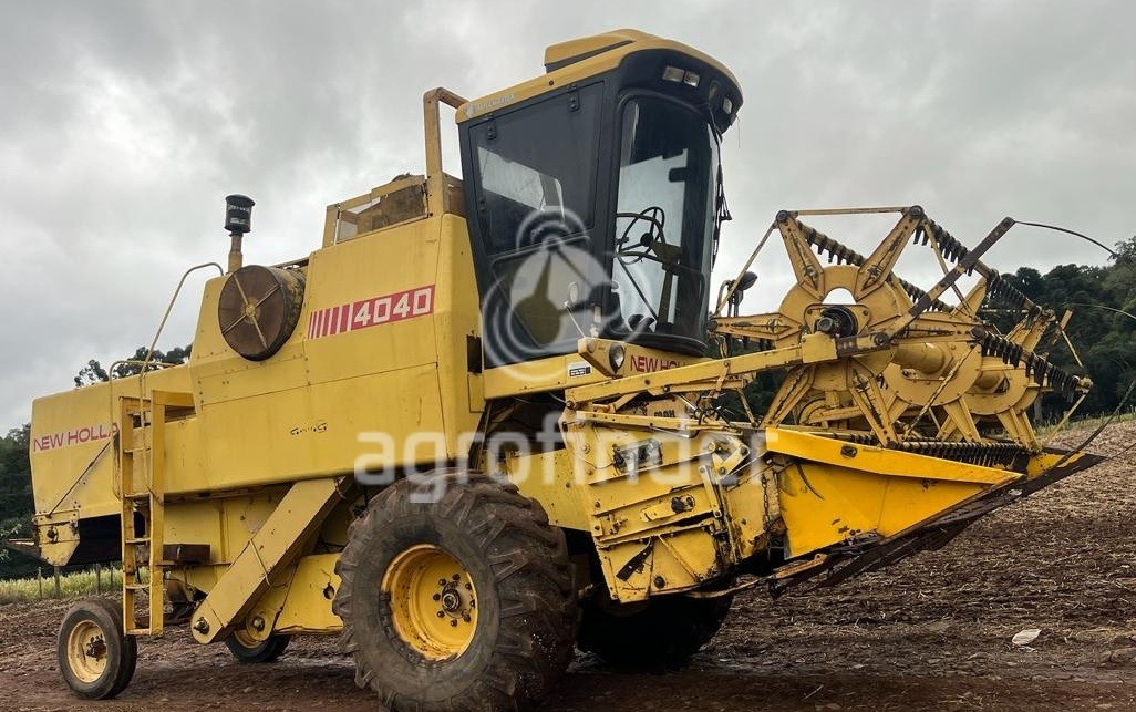 Colheitadeira New Holland 4040 ano 1988