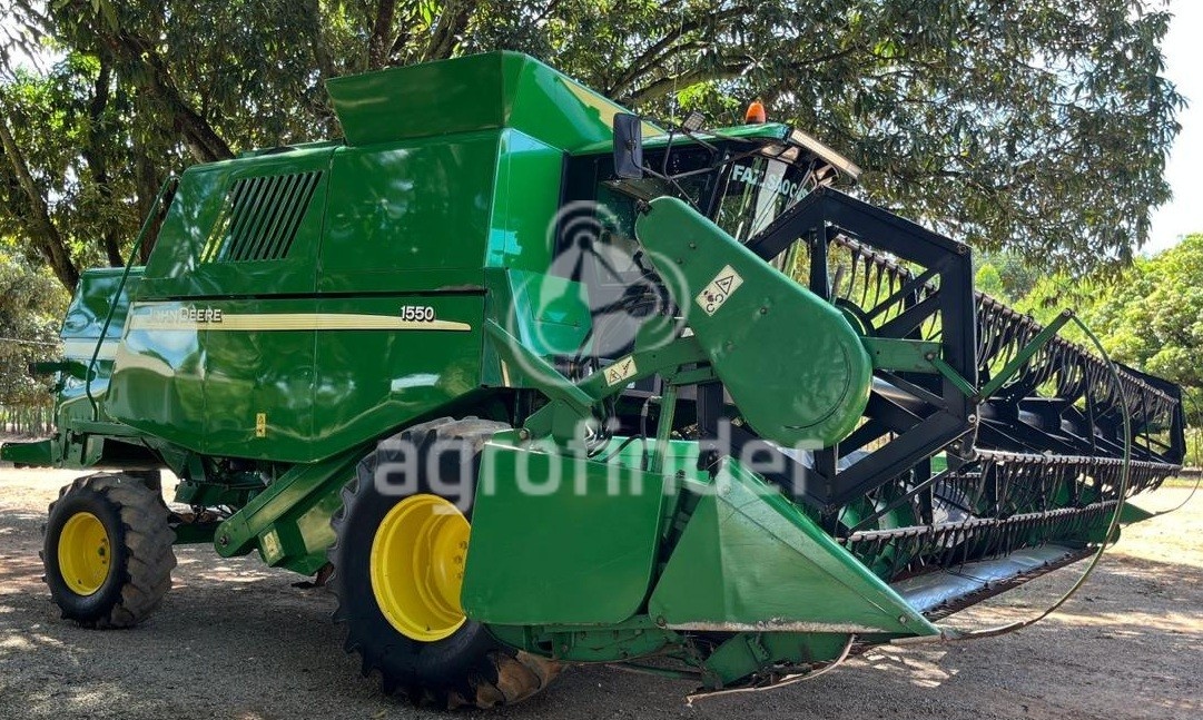 Colheitadeira John Deere 1550 ano 2003