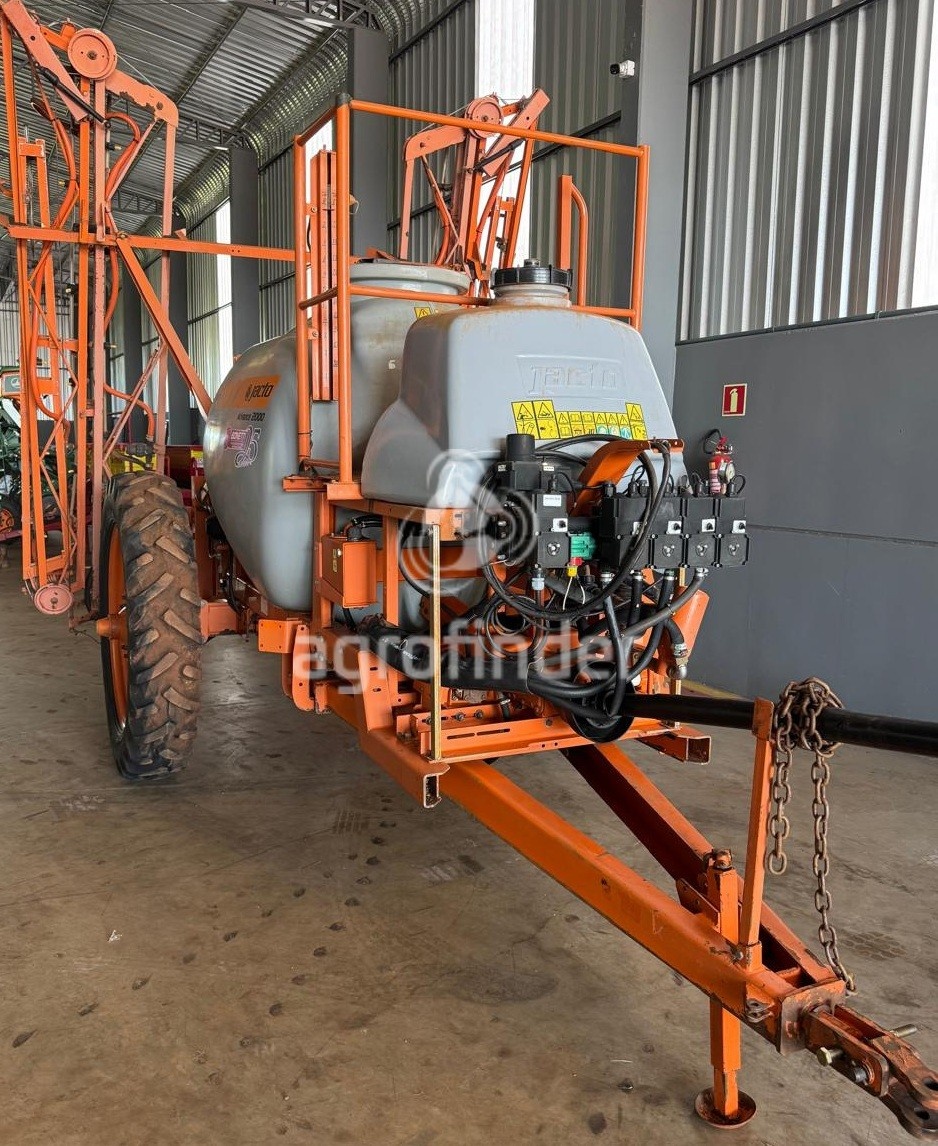 Pulverizador Autopropelido Jacto Uniport 2000 Plus ano 2013