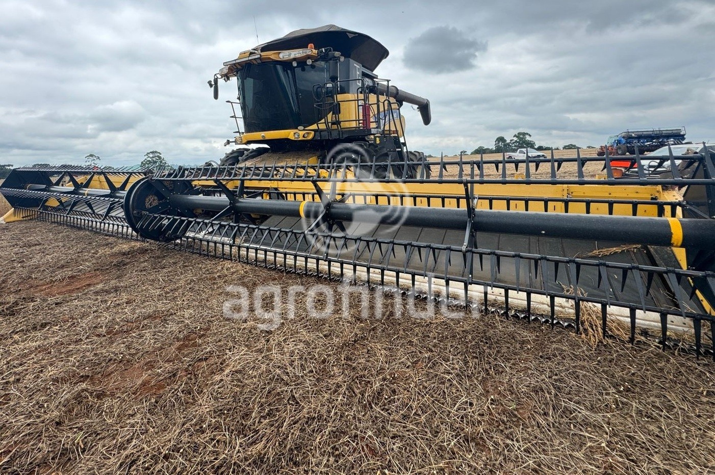 Colheitadeira New Holland CR 8090 ano 2016