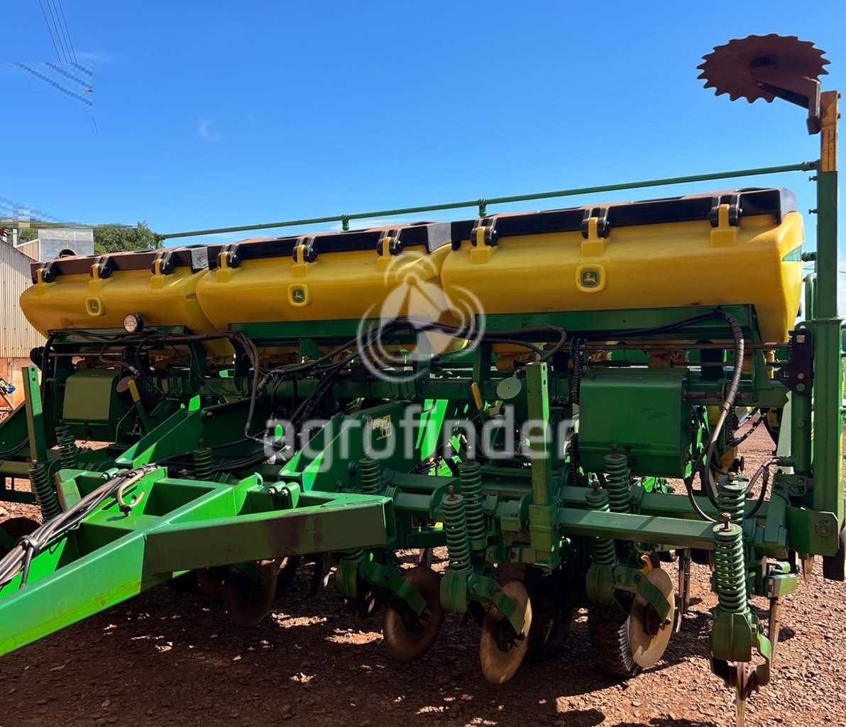Plantadeira John Deere 1111 ano 2010 - 1111 - Implementos para Plantio