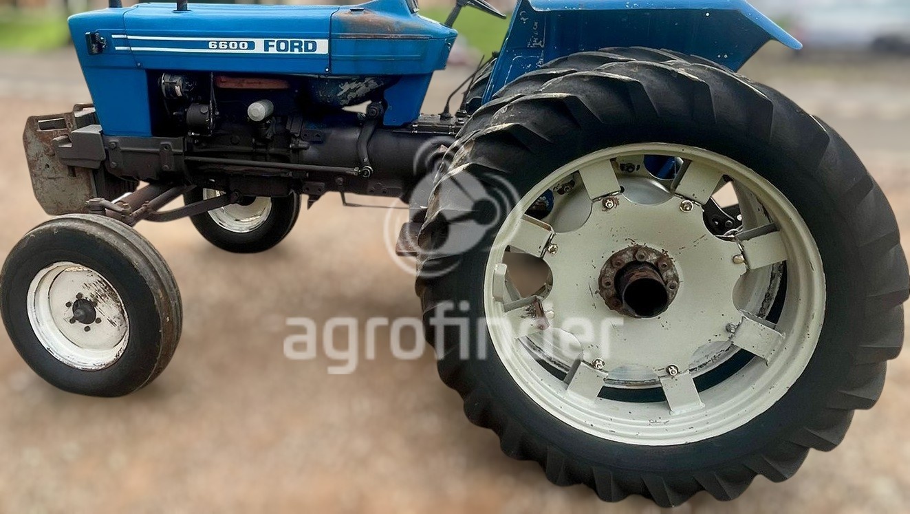 Trator Ford 6600 ano 1981