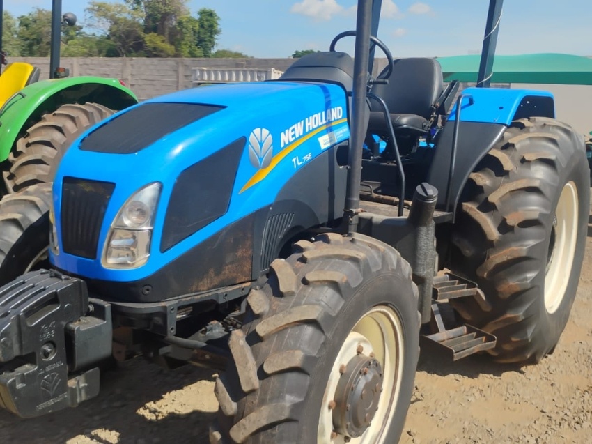 Trator New Holland TL 75 ano 2016