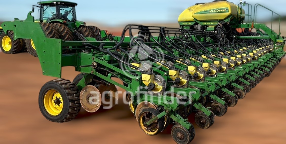 Plantadeira John Deere DB74 ano 2013