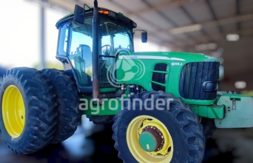 Trator John Deere 6145J ano 2012