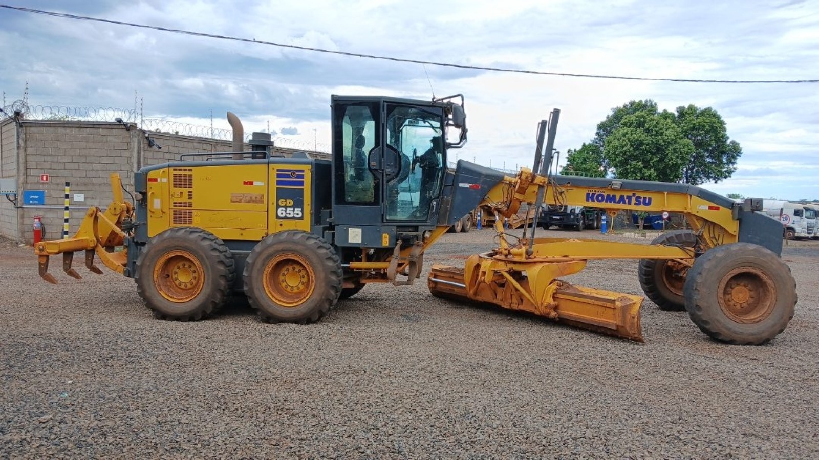 Motoniveladora Komatsu GD555 ano 2022