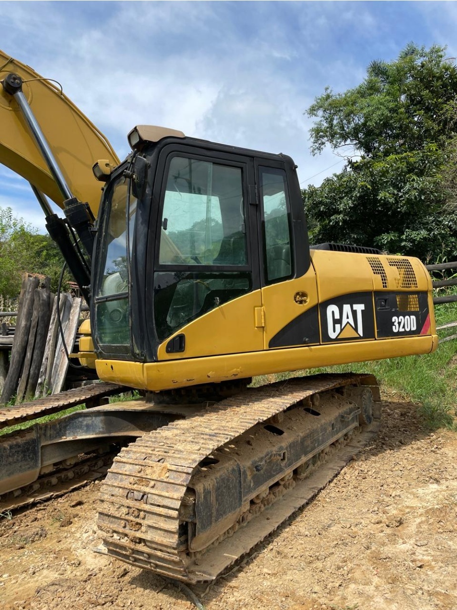 Escavadeira Caterpillar 320D ano 2010