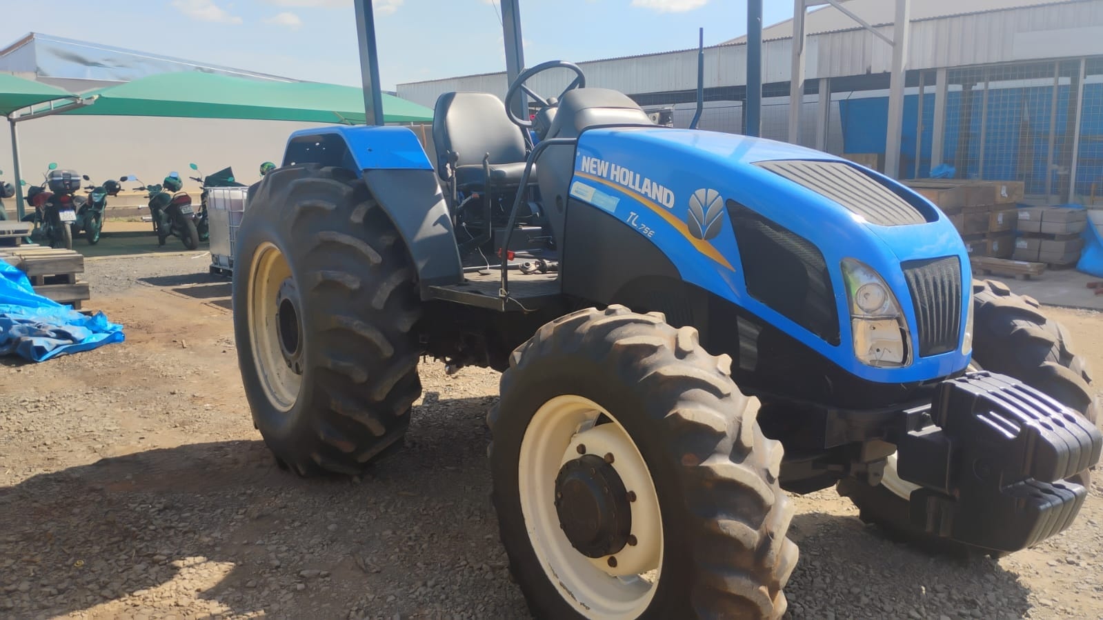 Trator New Holland TL 75E ano 2016 - TL 75E - Máquinas Agrícolas