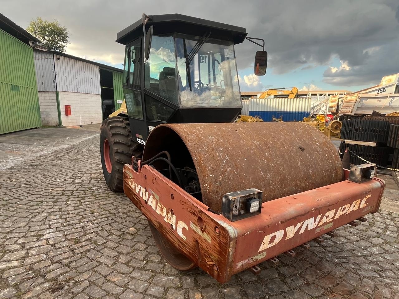 Rolo Compactador Dynapac CA250 PD ano 2011 - CA250 PD - Pavimentação e Infraestrutura