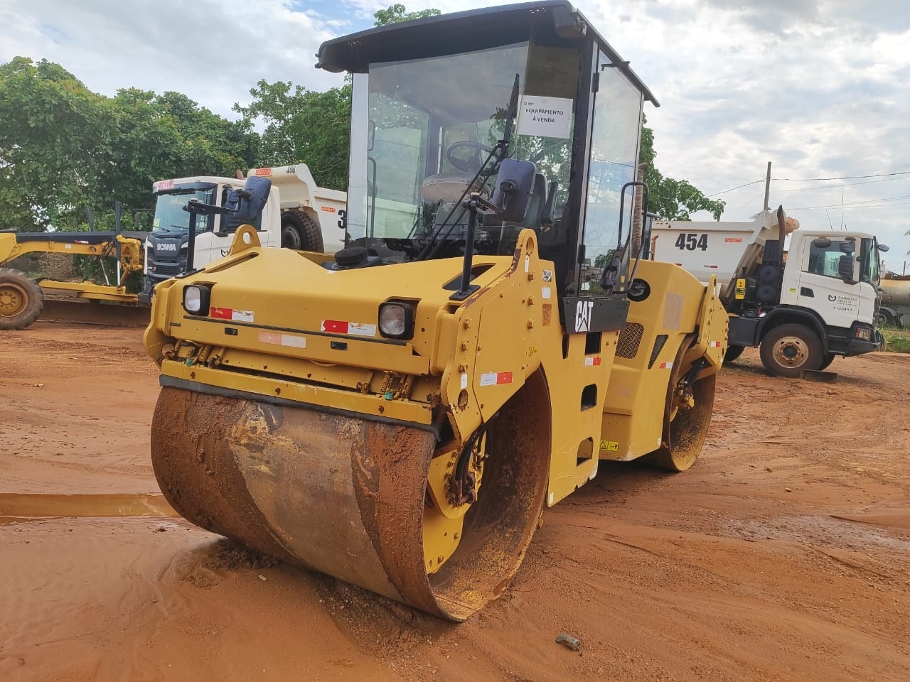 Rolo Compactador Caterpillar CB434D ano 2011