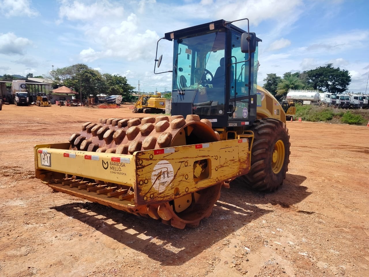 Rolo Compactador Caterpillar CP54B ano 2015