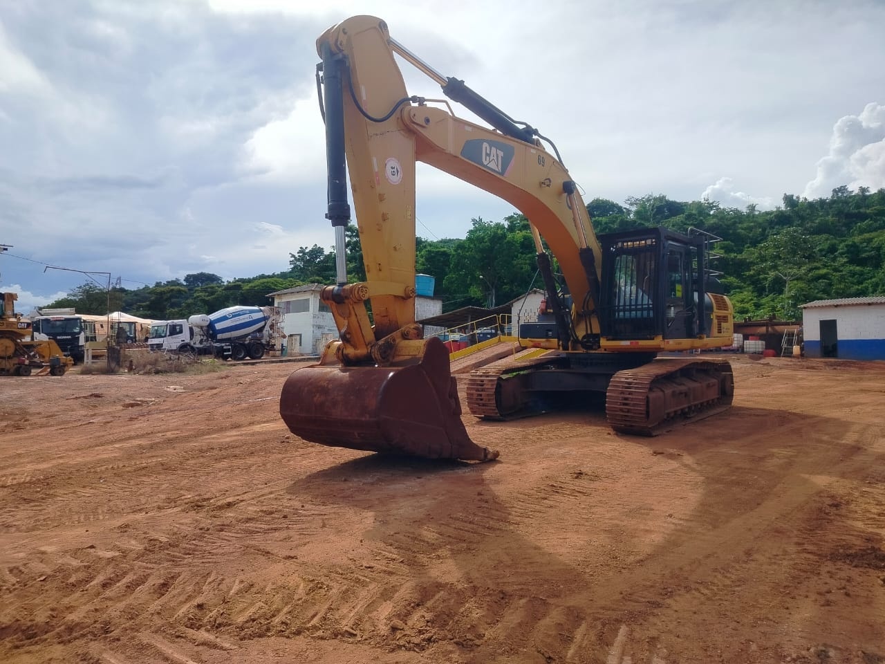 Escavadeira Caterpillar 336 D2L ano 2014