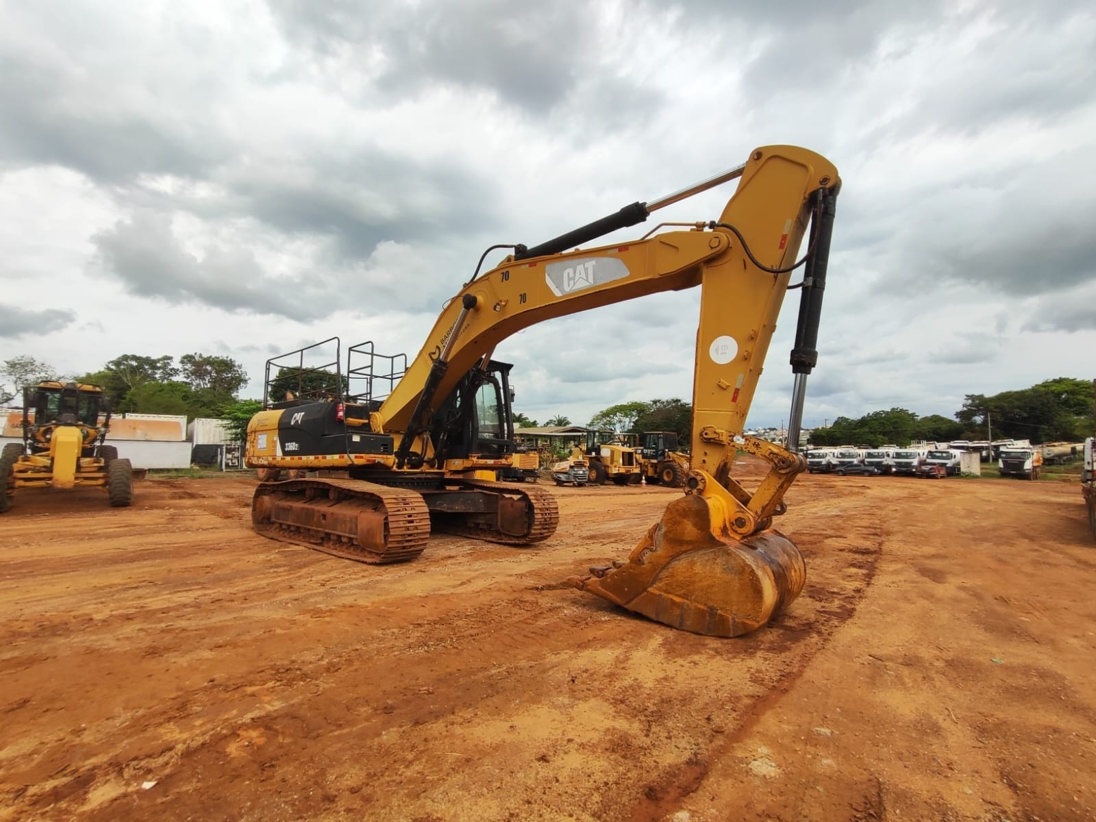 Escavadeira Caterpillar 336 D2L ano 2014