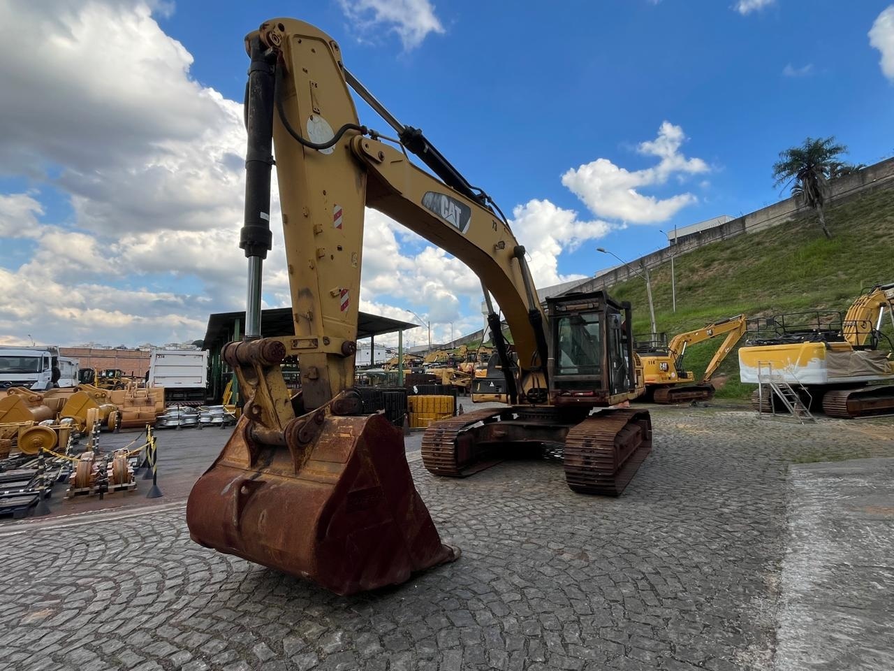 Escavadeira Caterpillar 336 D2L ano 2014