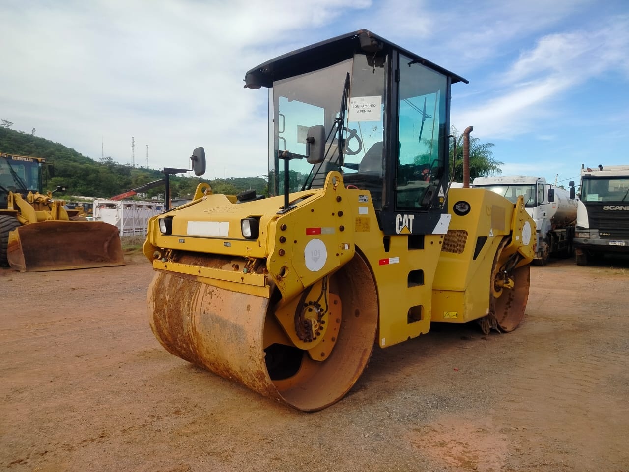 Rolo Compactador Caterpillar CB434D ano 2011
