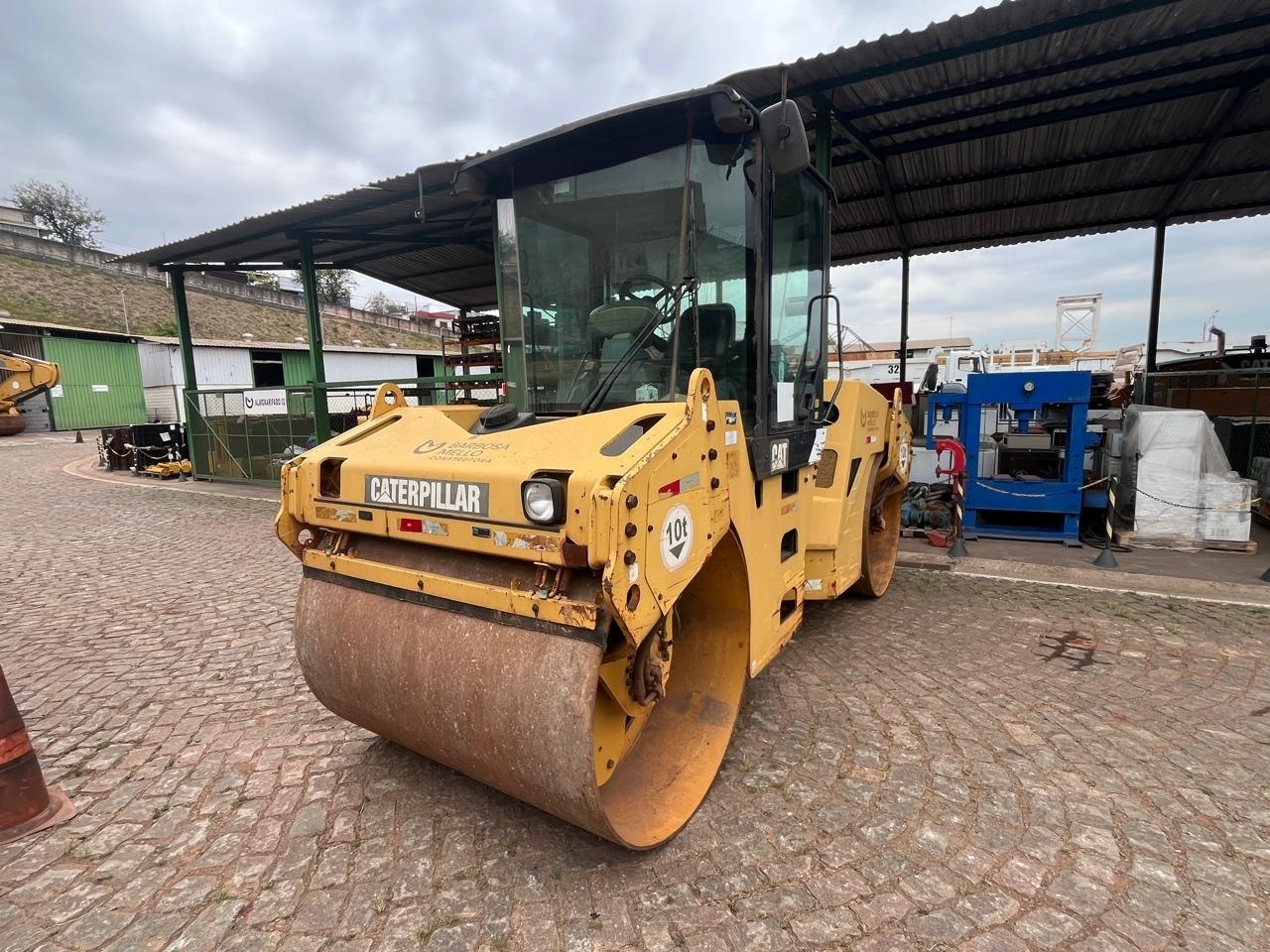 Rolo Compactador Caterpillar CB434D ano 2011