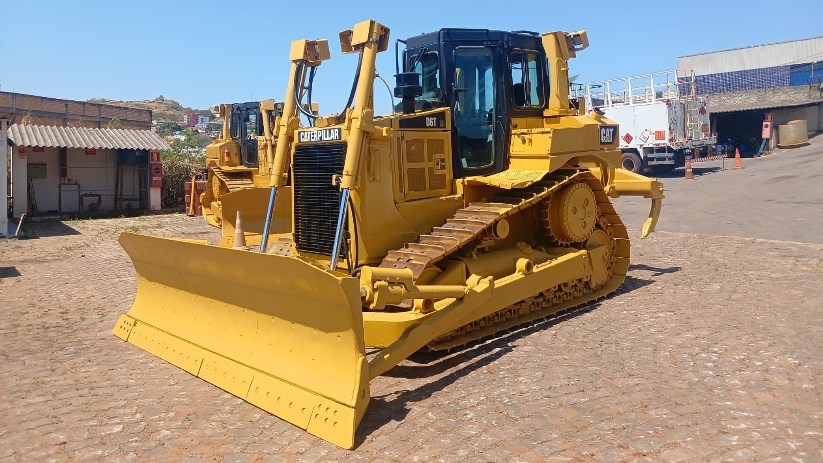 Trator de Esteira Caterpillar D6T ano 2013