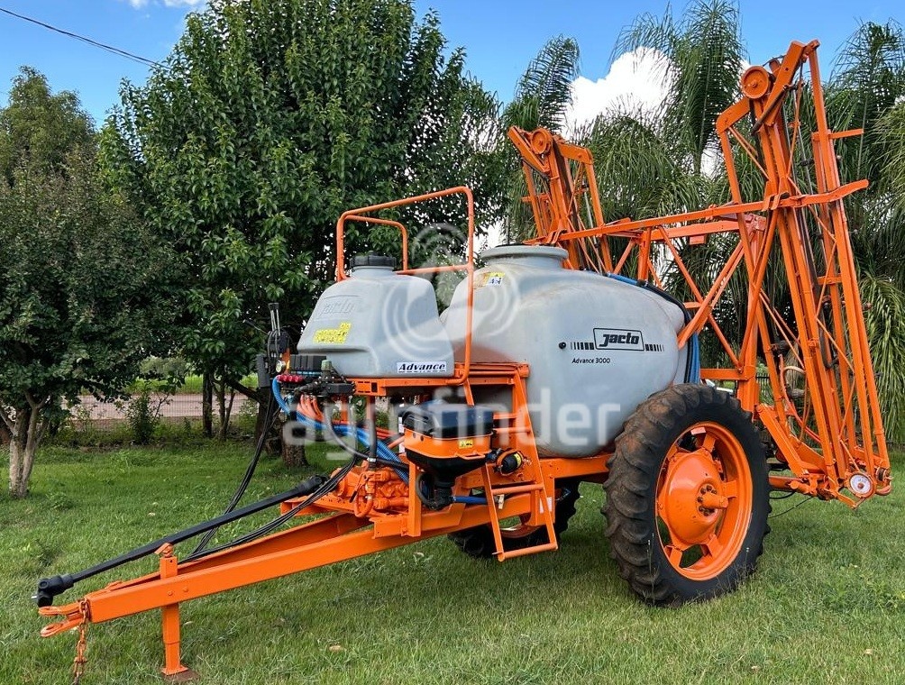 Pulverizador Jacto Advance 3000 ano 2014
