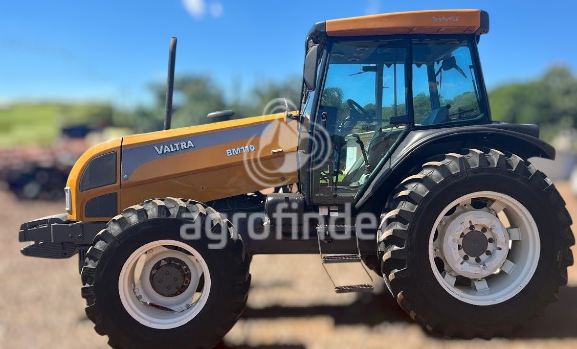Trator Valtra BM 110 ano 2009