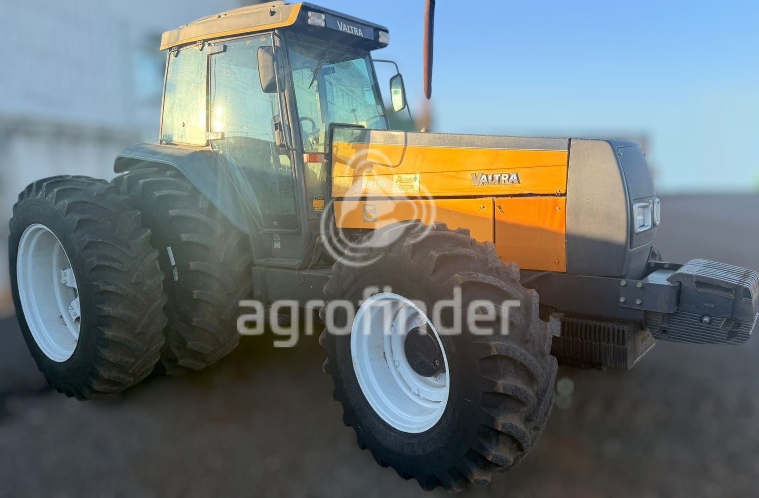 Trator Valtra BH 180 ano 2002