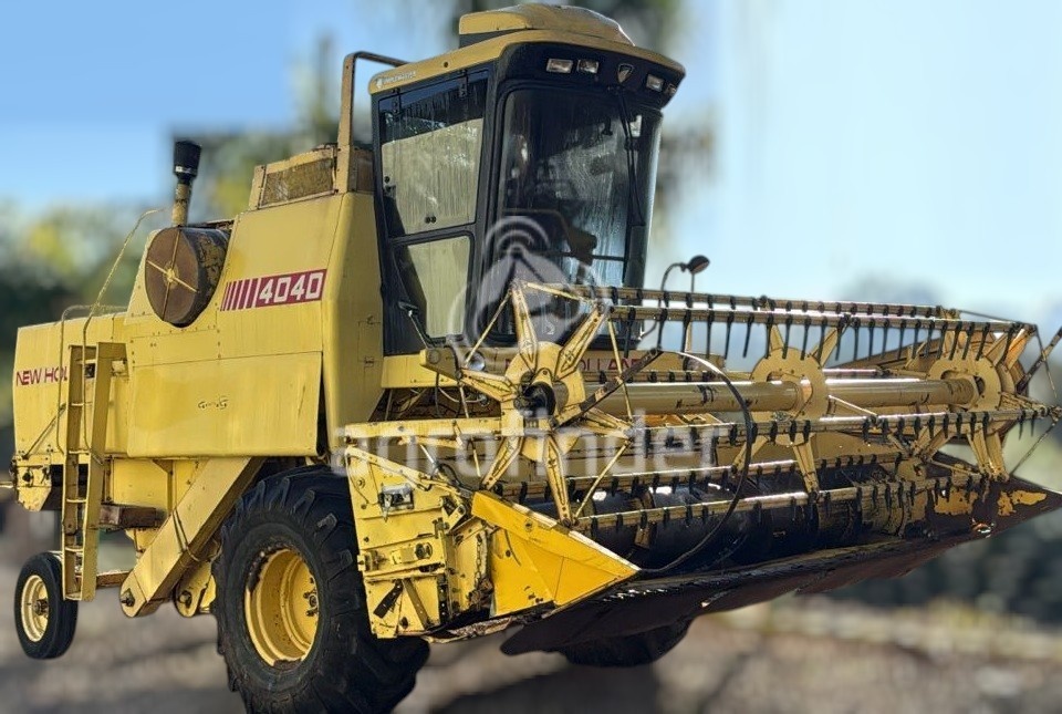 Colheitadeira New Holland 4040 ano 1988